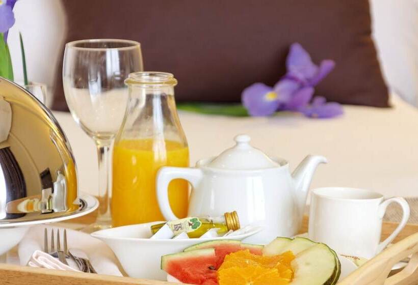 اتاق استاندارد چهار تخته, Hotel Mayorazgo