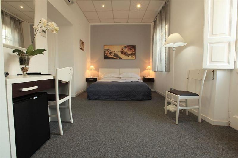 Quarto Quádruplo Economy, Ton