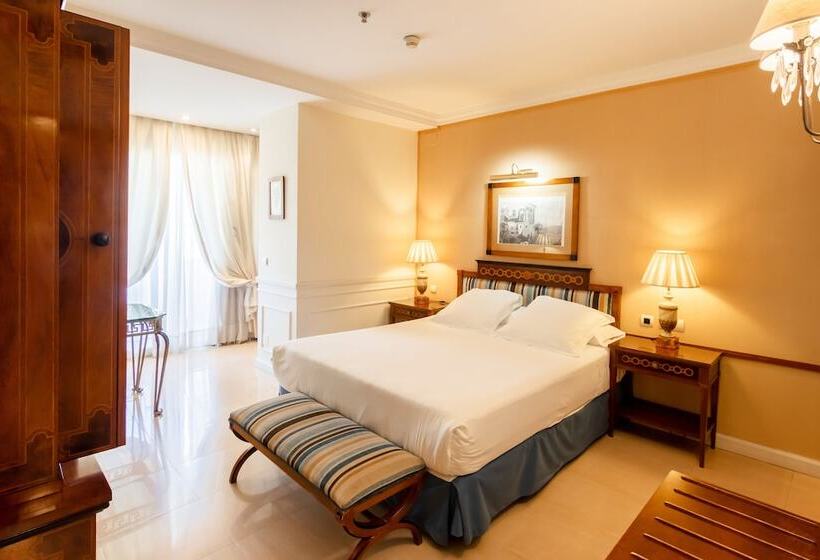 スタンダードスタジオ, Guadalpin Suites