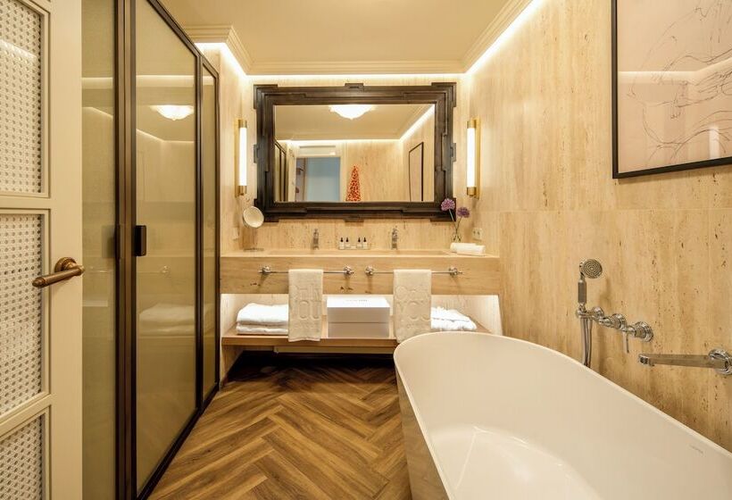 سوییت جونیور لوکس, Only You Hotel Sevilla