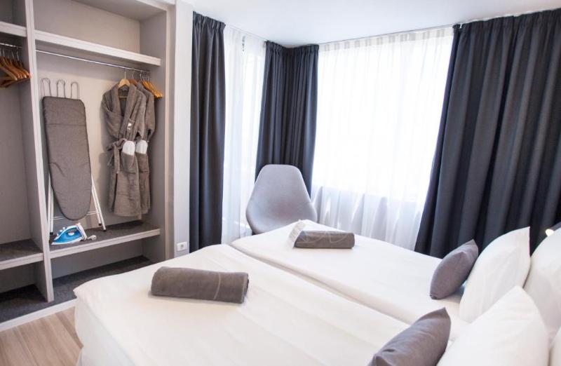 Люкс Вид на Бассейн, Coral Suites & Spa - Adults Only