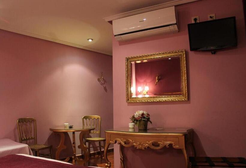 اتاق استاندارد سه نفره, Hostal Goya Suites