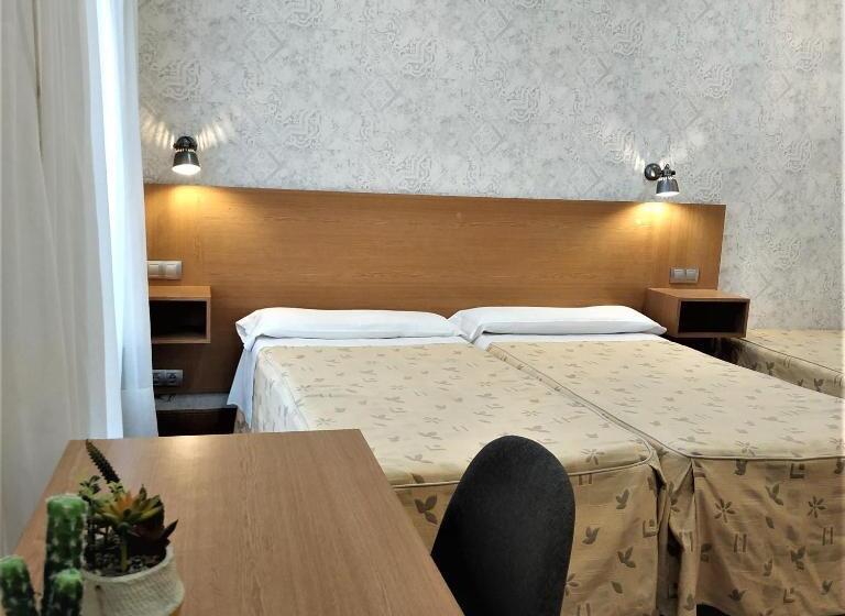 اتاق استاندارد با سرویس بهداشتی مشترک, Roquefer Bilbao Central Rooms