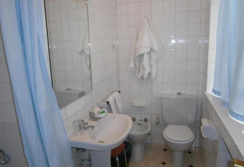 اتاق استاندارد سه نفره, Hostal Residencia Avenida