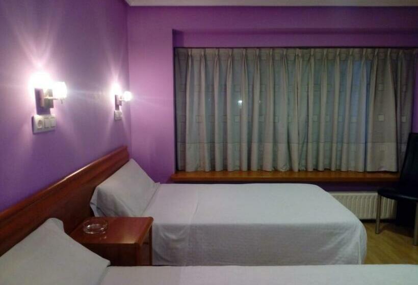 Номер Стандарт, Hostal álvarez