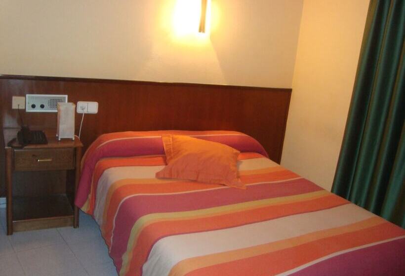 Номер Стандарт, Hostal Les Collades