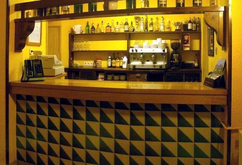 Четырехместный Номер Стандарт, Hostal Les Collades