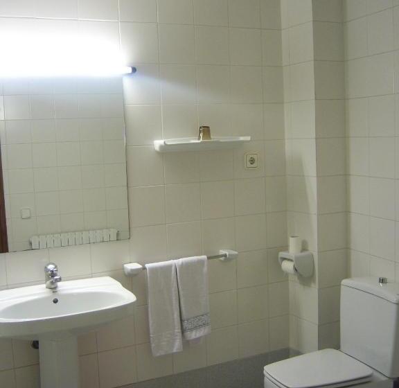 Четырехместный Номер Стандарт, Hostal Les Collades