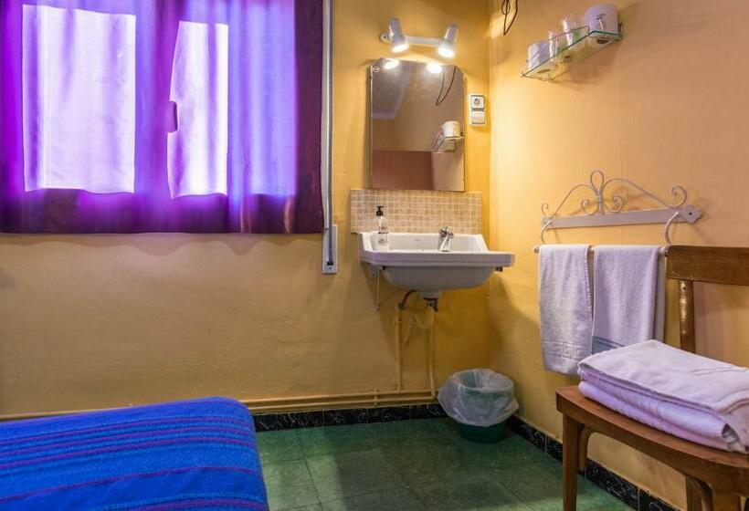 Номер Стандарт Индивидуальный Совместная Ванная, Hostal Urgell