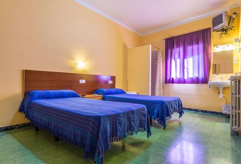 Номер Стандарт Совместная Ванная, Hostal Urgell