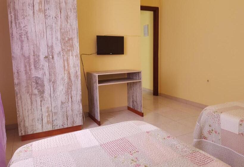 ベーシックトリプルルーム, Hostal Virgen Del Rocío