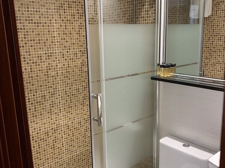 Habitación Estándar, Hostal Castilla I Atocha