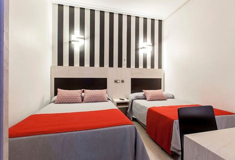 Habitación Triple Estándar, Hostal Castilla I Atocha
