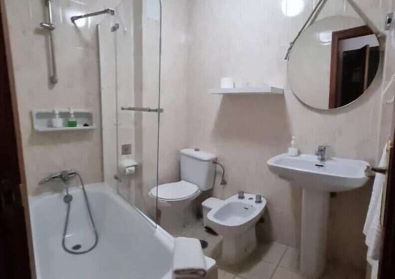 Номер Стандарт Трехместный, Hostal Cuevas