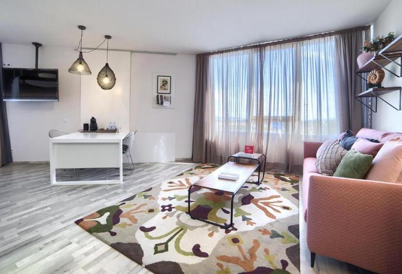 Люкс, Luze El Villa