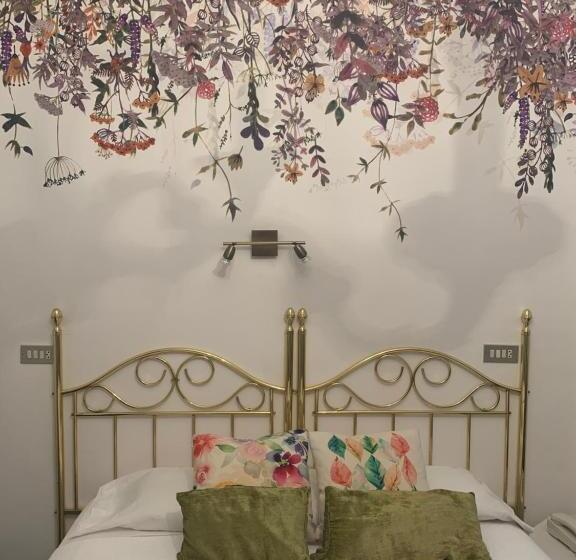 Номер Стандарт, Hostal Pirineos