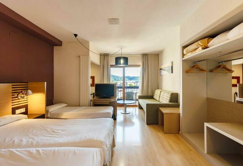 Номер Стандарт Трехместный, Oroel Hotel & Spa