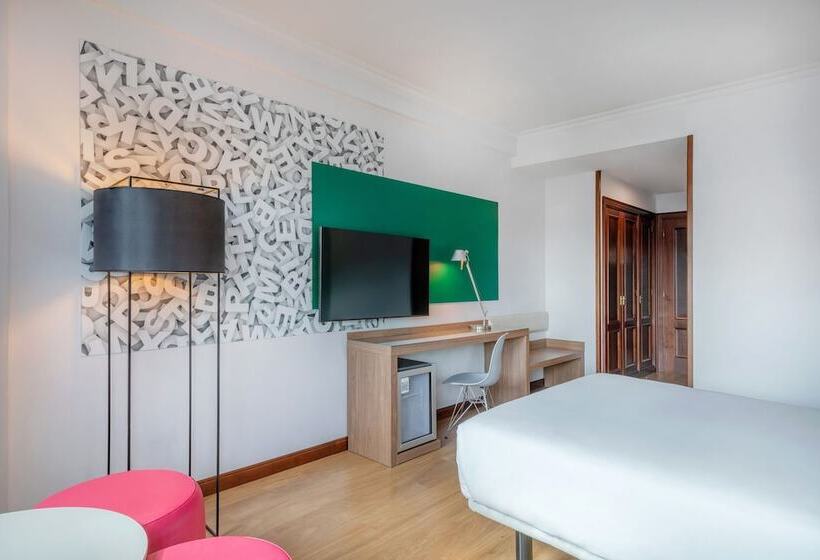 Номер Стандарт, Santiago Plaza Affiliated By Meliá