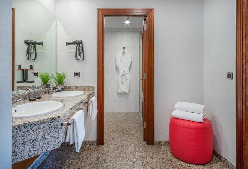 סוויטת ג'וניור, Santiago Plaza Affiliated By Meliá