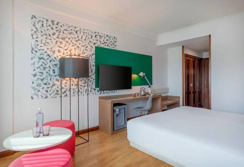 Номер Премиум, Santiago Plaza Affiliated By Meliá
