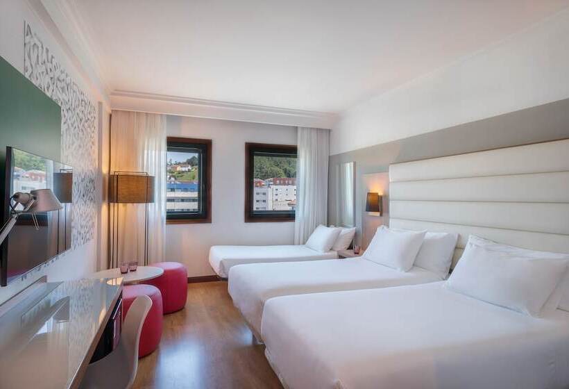 Номер Стандарт Трехместный, Santiago Plaza Affiliated By Meliá