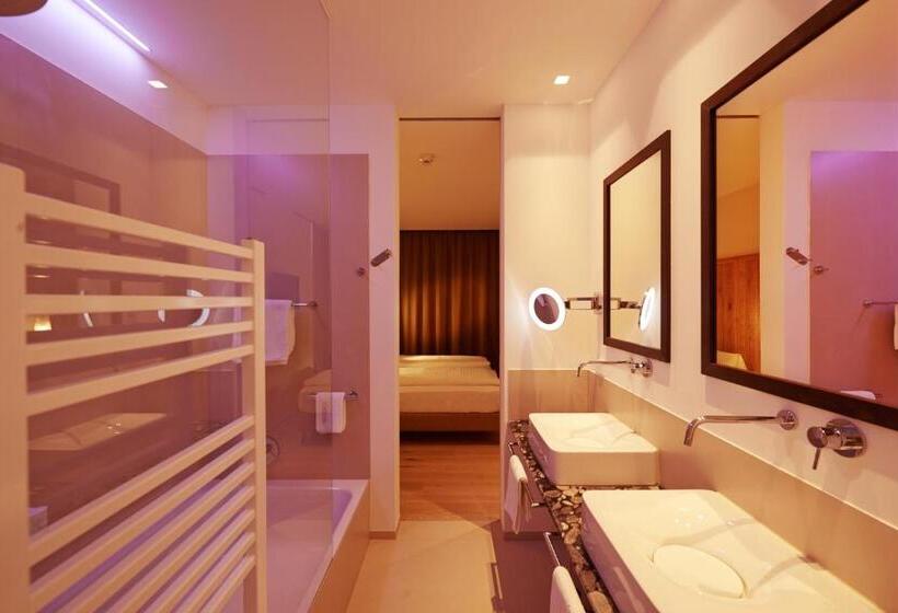 سوییت, Amerika Holzer Hotel & Resort