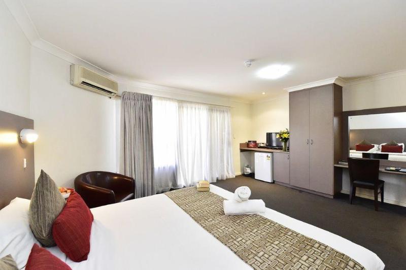 اتاق استاندارد با تخت بزرگ, Diplomat Hotel Alice Springs