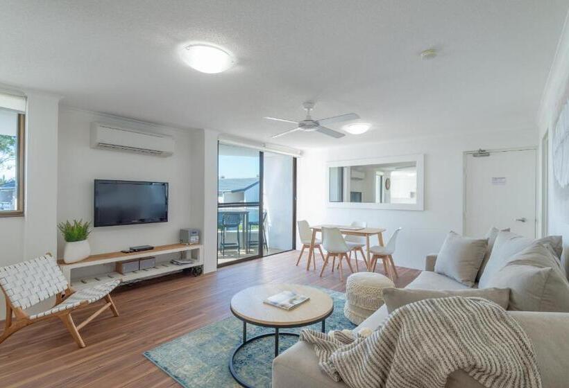 Superior 2-bedroom flat with a view, Munna Beach Apartments