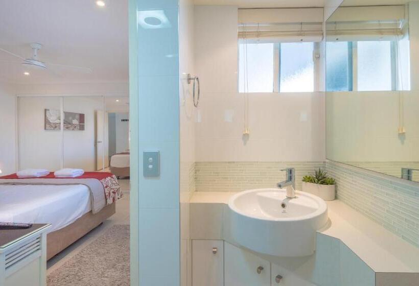 شقة سوبيريور من غرفتي نوم مع إطلالات, Munna Beach Apartments