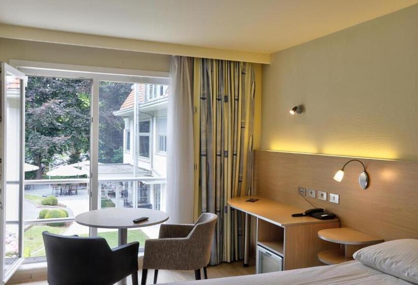 Номер Стандарт, Auberge Du Vieux Cedre, Enghien Belgique