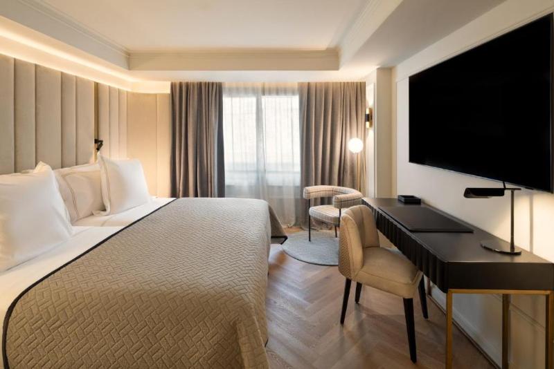 اتاق لوکس, Mim Andorra