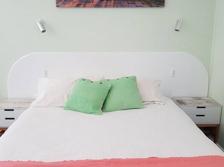 패밀리 룸, Town House Motor Inn