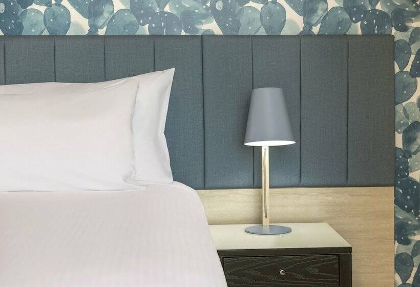 استودیوی لوکس, Vibe Hotel Gold Coast