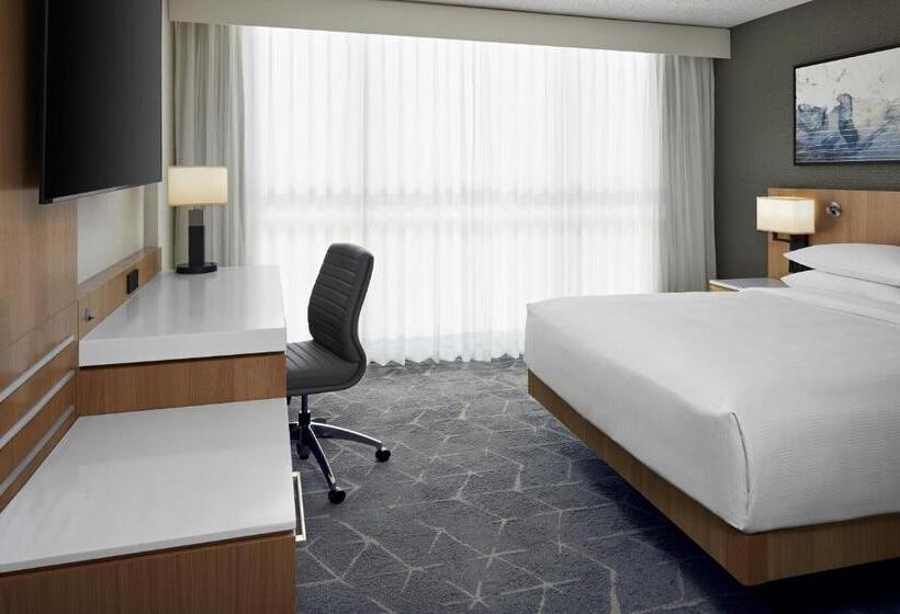 Номер Премиум, Delta Hotels Calgary Airport In Terminal