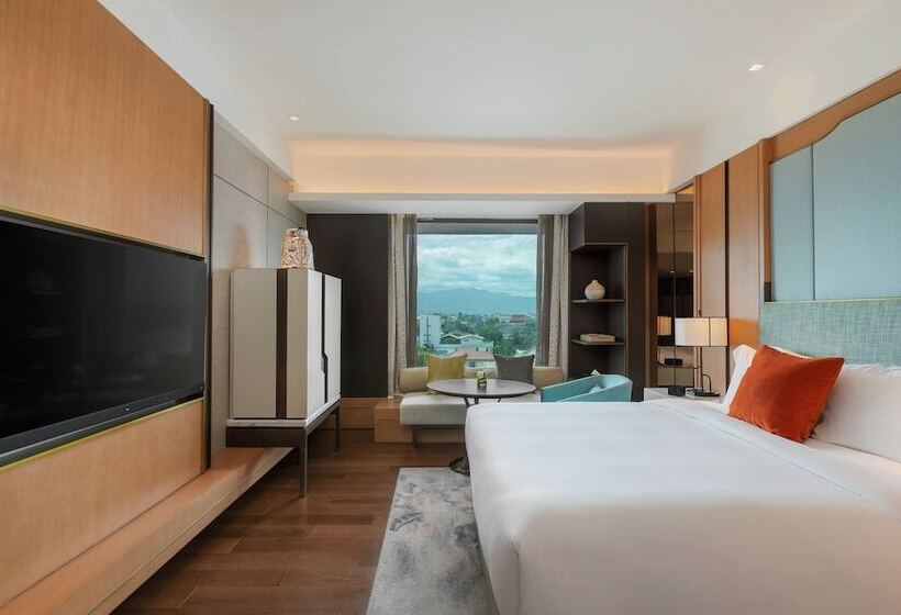 带阳台的豪华间, Hilton Mandalay
