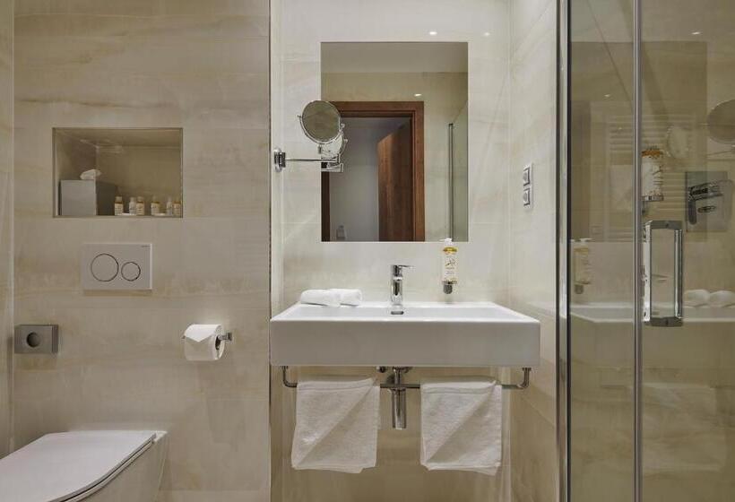 Quarto Estandar, Passage