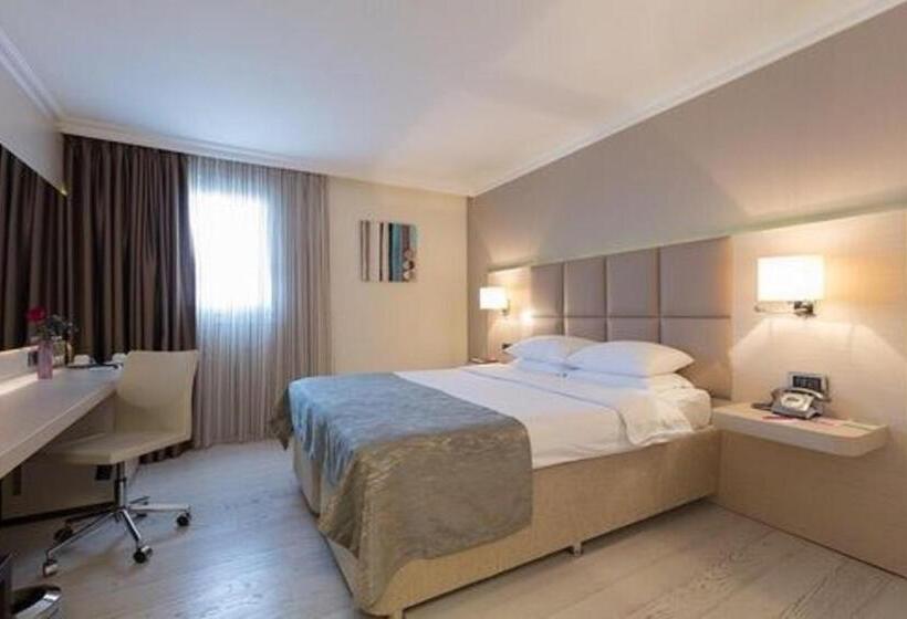 Номер Стандарт, Ramada By Wyndham Sofia City Center