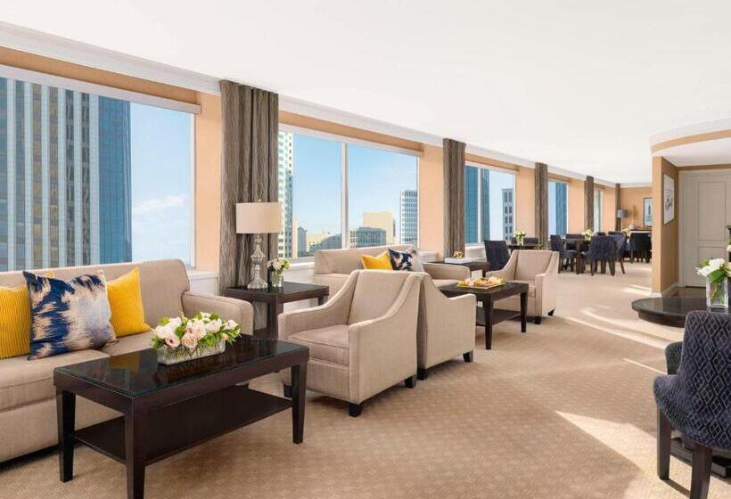 キングサイズベッドのスイートルーム, Fairmont Winnipeg