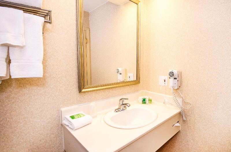Стандартный Номер Кровать Кинг, Holiday Inn Hinton, An Ihg