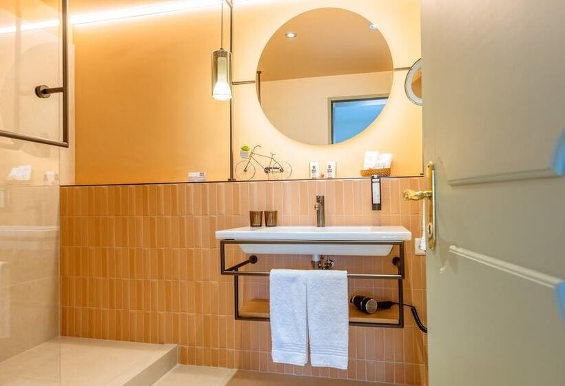 سوییت جونیور, Boutique Hotel Sunstar Brissago Am Lago Maggiore