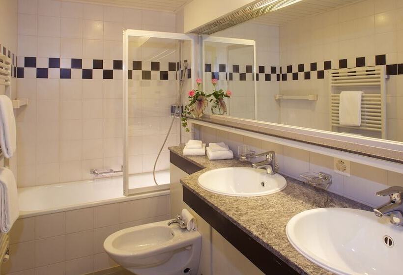 Habitación Triple Clásica, Belvedere Swiss Quality