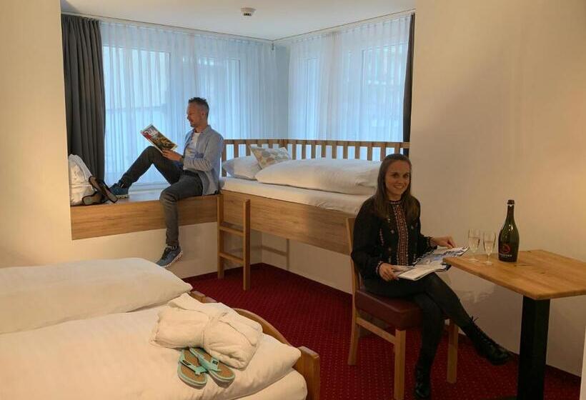 Quarto Triplo Estandar, Crystal