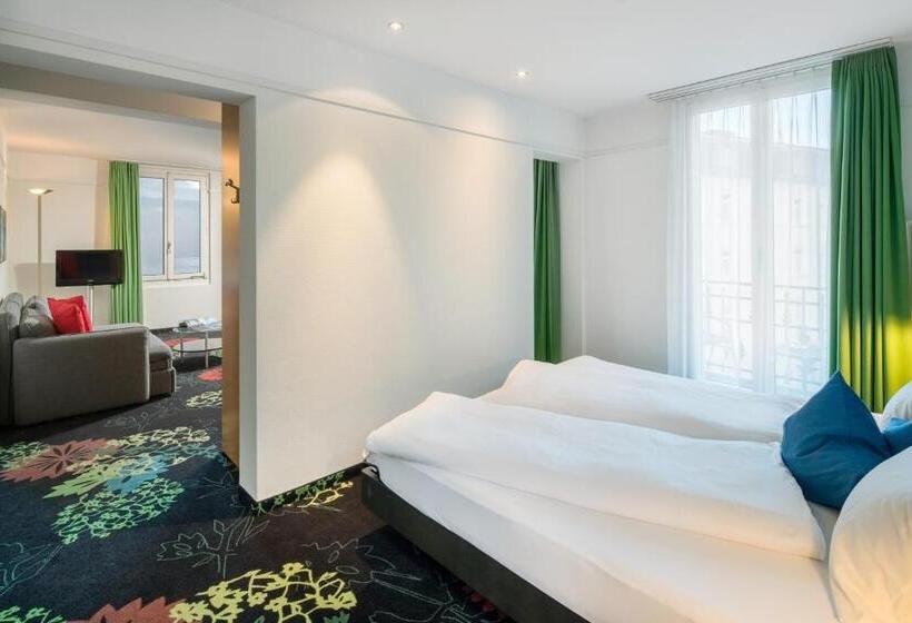سوییت جونیور با چشم‌انداز دریاچه, Seehotel Gotthard