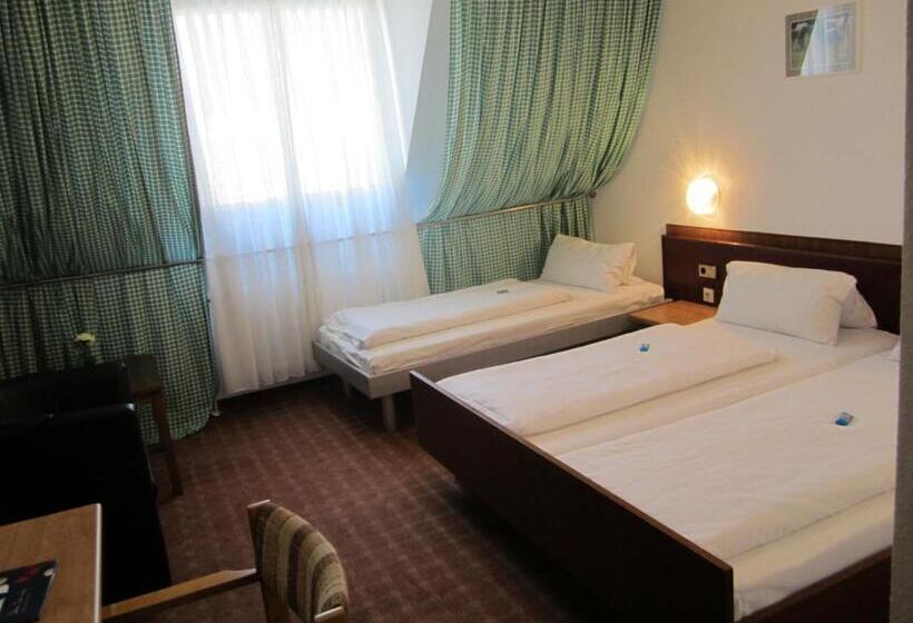 Номер Стандарт Трехместный, Apart Hotel Deutschmeister