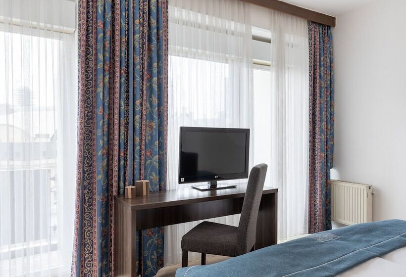 اتاق استاندارد سه نفره, Continental Frankfurt