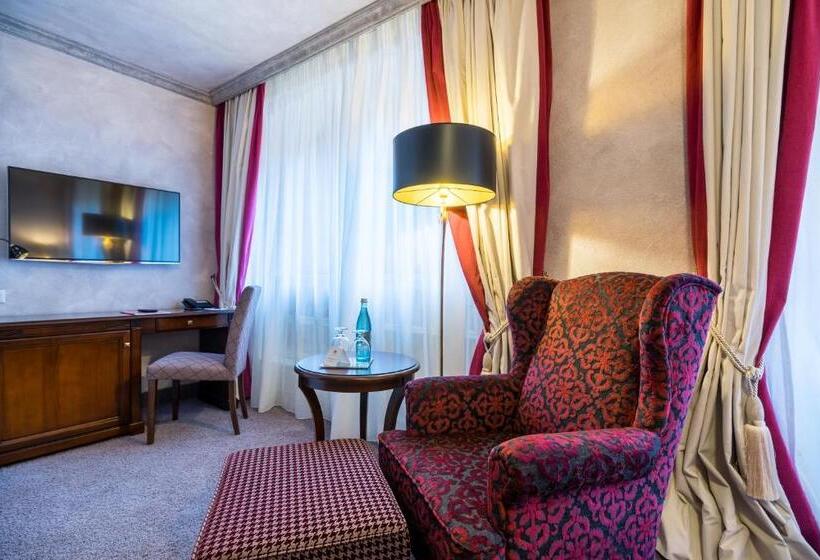 Полулюкс, Schlosshotel Weyberhöfe