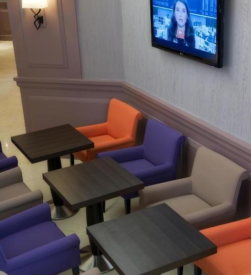 Четырехместный Номер Стандарт, The Originals City, Hôtel Astoria Vatican, Lourdes