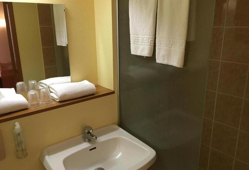 Семейный Номер, Brit Hotel Poitiers Beaulieu