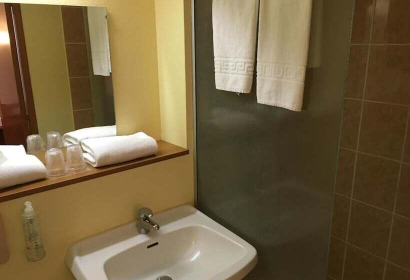 Семейный Номер, Brit Hotel Poitiers Beaulieu