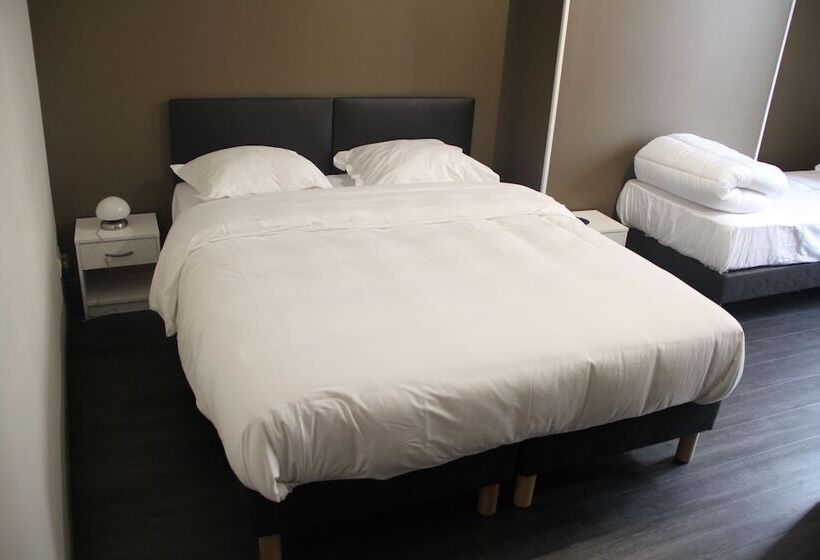 Номер Стандарт Трехместный, Hôtel De La Boëtie